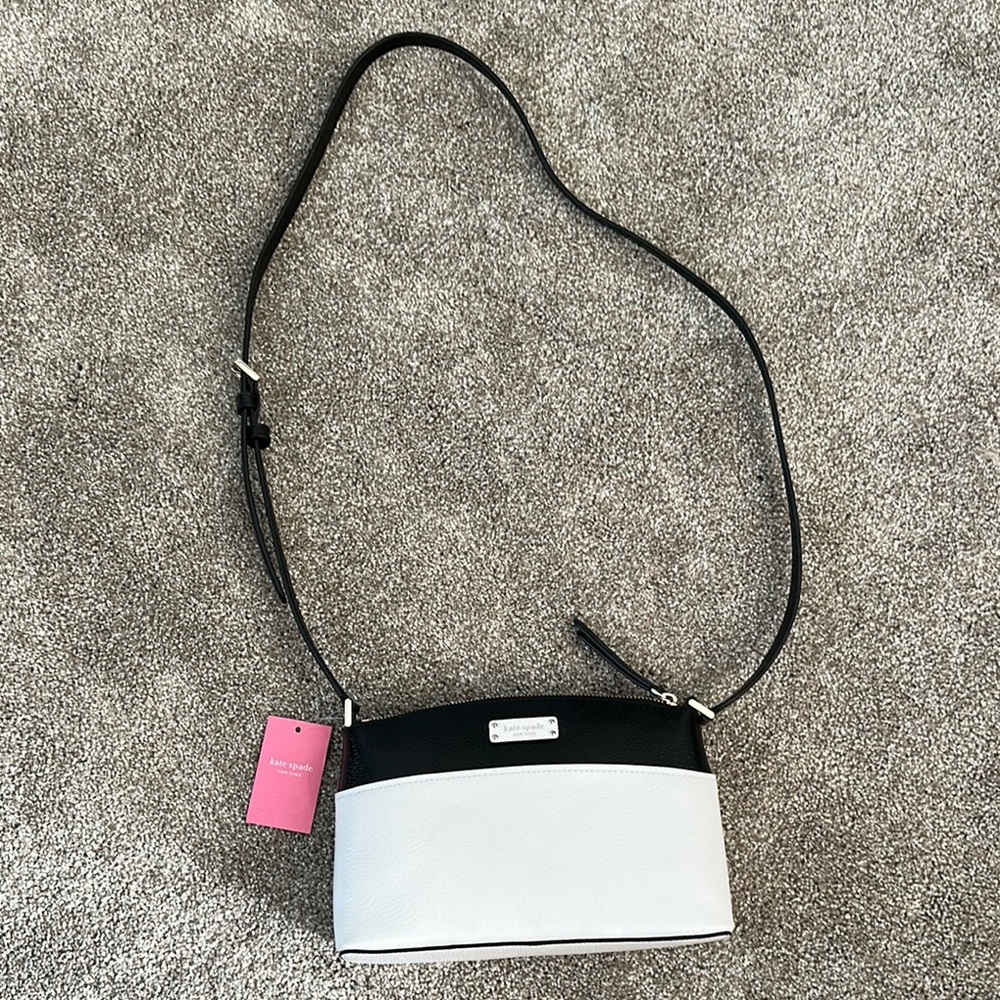 Kate Spade Black and White Crossbody Bag with Elegant Design - Picture 2 of 6